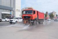 В Астрахани охлаждают проезжие части улиц
