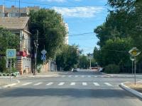За выходные на нескольких улицах города обновили разметку на «зебрах»