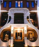 Олег Полумордвинов наградил победителей новогоднего конкурса