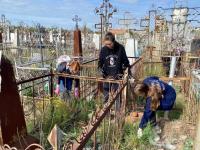 В Астрахани прошла акция «Очистим историческую память от мусора»