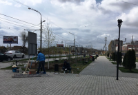  20 апреля сотрудники администрации Советского района привели в порядок Сквер ветеранов на улице Боевой