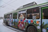 «Новогодний троллейбус» прошёл по улицам Астрахани