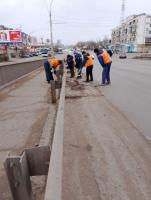 В Астрахани приступили к зачистке Нового моста