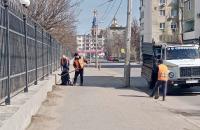 В Астрахани продолжается весенняя уборка и озеленение территорий