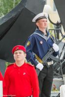 У памятника погибшим кораблям установили памятные плиты.