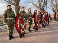 В День защитника Отечества возложили цветы к памятникам воинской славы