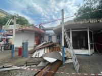 На улице Боевой демонтируют нелегальную постройку