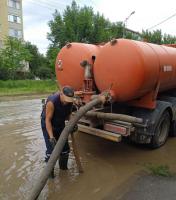 Коммунальные службы города продолжают устранять последствия непогоды