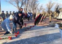 В Астрахани возложили венки к памятникам и обелискам воинской славы