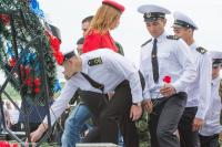 У памятника погибшим кораблям установили памятные плиты.