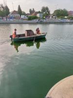 На выходных из астраханских каналов вытащили матрас, шкаф, кресло и барана