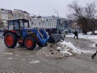 За выходные в Астрахани убрали свыше 900 кубометров талой воды и снега